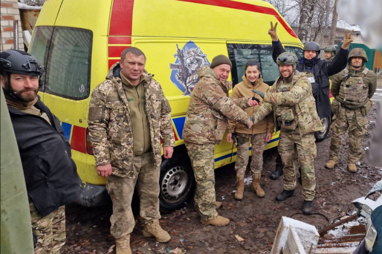 5.12.2023 - Ambulances don't go to the front and teeth are more important than hair, says the commander of a pharmacy fighting in Ukraine