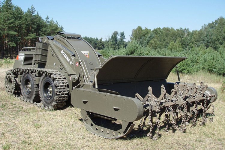 12.05.2023 - The demining robot Bozena can withstand an explosion of up to nine kilograms of TNT, says a Czech volunteer in Ukraine